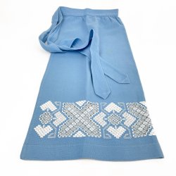 Hellblaues Vintage Schrze mit Hardangerstickerei