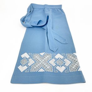 Hellblaues Vintage Schrze mit Hardangerstickerei