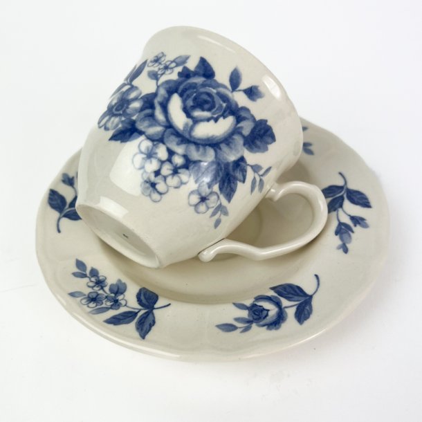 Vintage kaffekop med bl� blomster