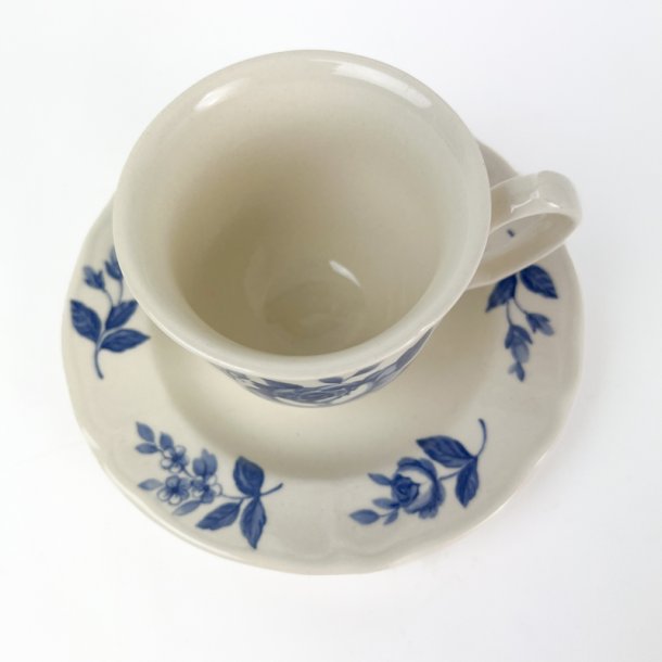 Vintage kaffekop med bl� blomster