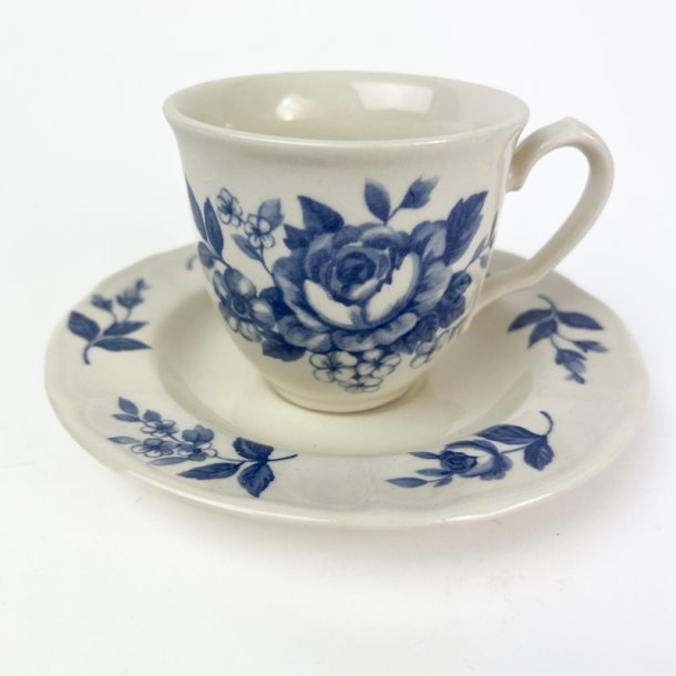 Vintage kaffekop med bl� blomster