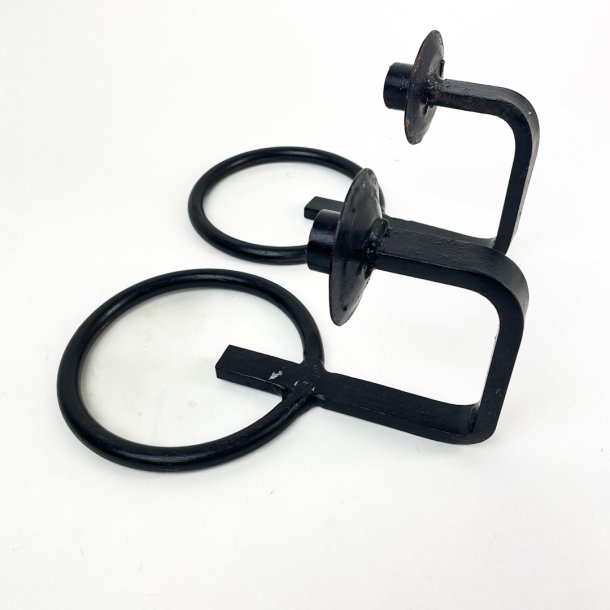 To retro vglysestager i smedejern