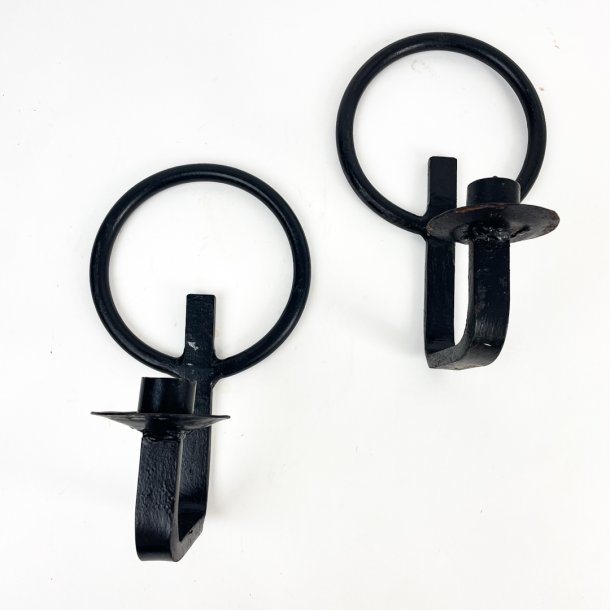 To retro vglysestager i smedejern