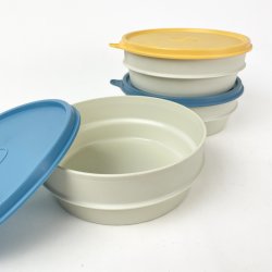Tre Tupperware b�tter
