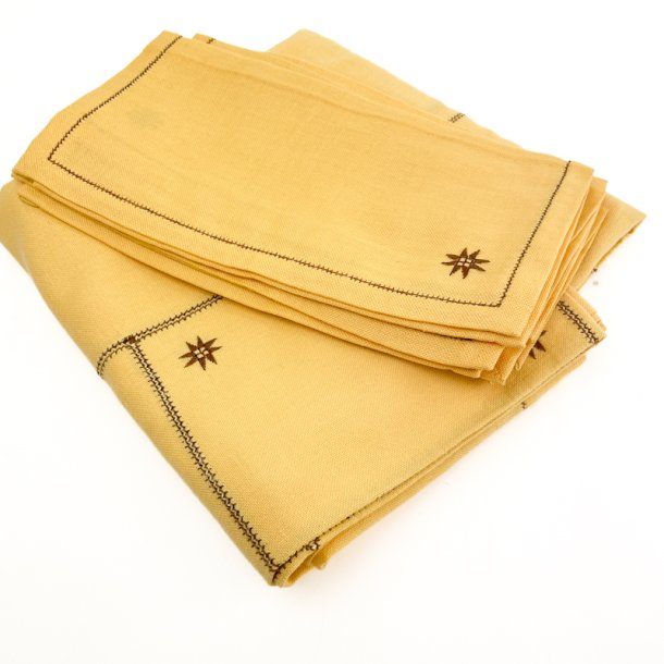 Broderet gul vintage dug 200 cm med ti servietter