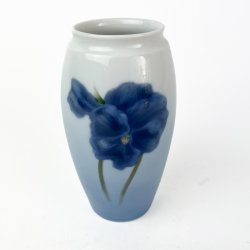 Bl� B&G Anemone vase