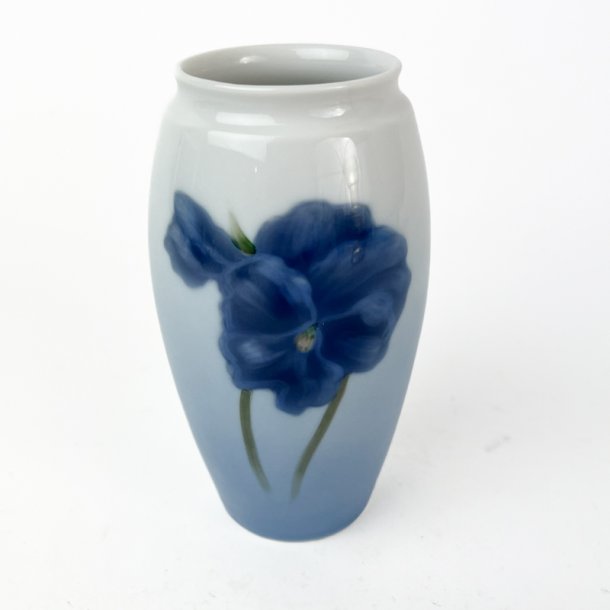 Bl� B&G Anemone vase