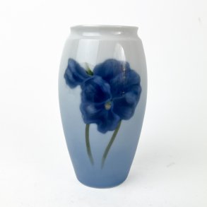 Bl� B&G Anemone vase