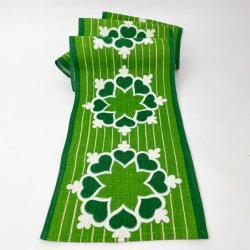 Grner Retro-Tischlufer mit Herzblumen  160 cm