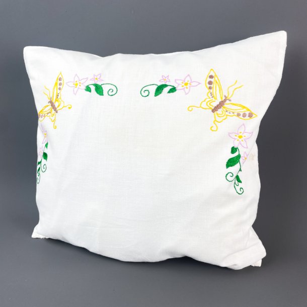 Hvidt vintage babypudebetrk med sommerfugle