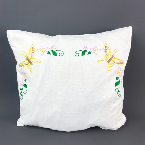 Hvidt vintage babypudebetrk med sommerfugle