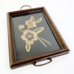 Broderet vintage serveringsbakke