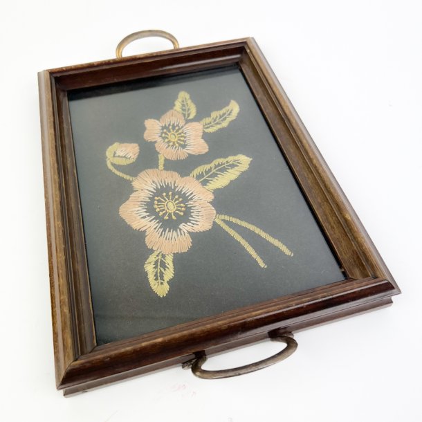 Broderet vintage serveringsbakke