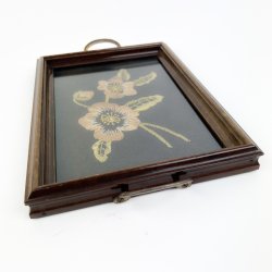 Broderet vintage serveringsbakke