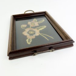 Broderet vintage serveringsbakke
