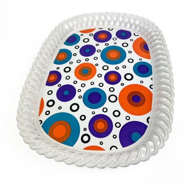Retro bakke med grafiske cirkler