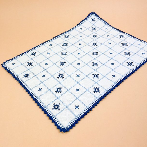 Broderet bl� vintage bakkeserviet