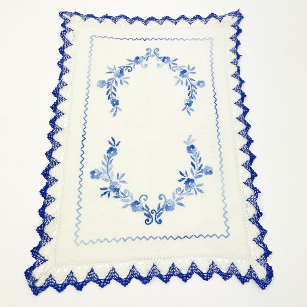 Bl� broderet vintage bakkeserviet