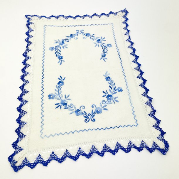 Bl� broderet vintage bakkeserviet