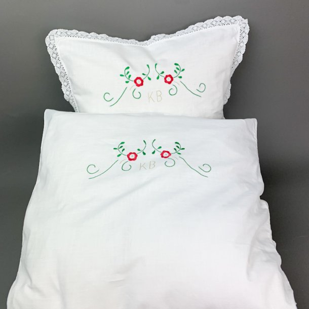 Hvidt vintage barnevognsst med broderi