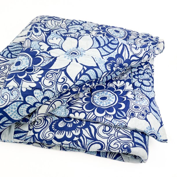 Bl�t blomstret retro vatt�ppe