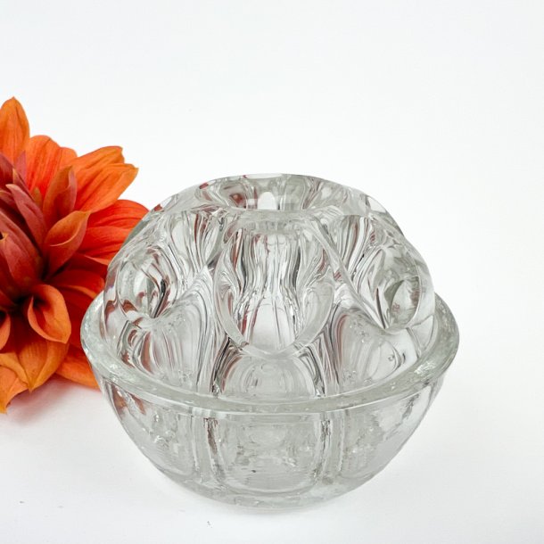 Dekorativ vintage blomsterfakir i glas