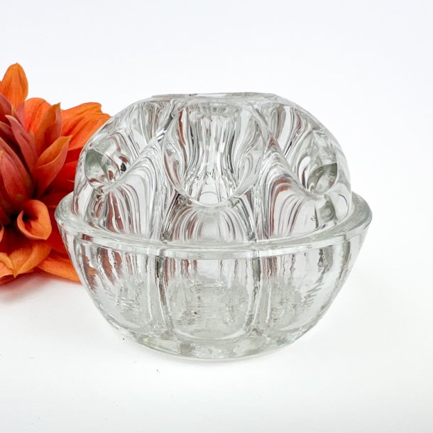 Dekorativ vintage blomsterfakir i glas