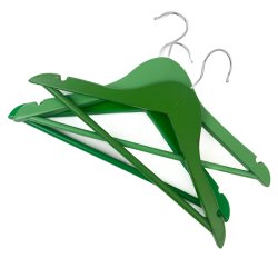 Drei grne Kinderkleiderbgel