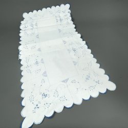 Hvid retro bordlber med blt broderi - 120 cm