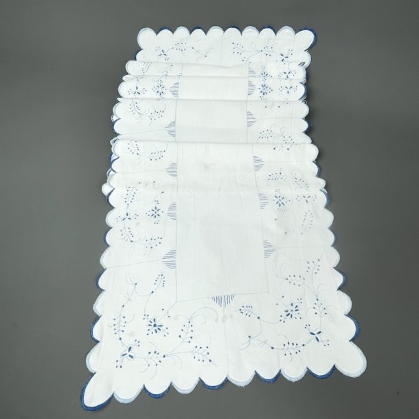 Hvid retro bordlber med blt broderi - 120 cm