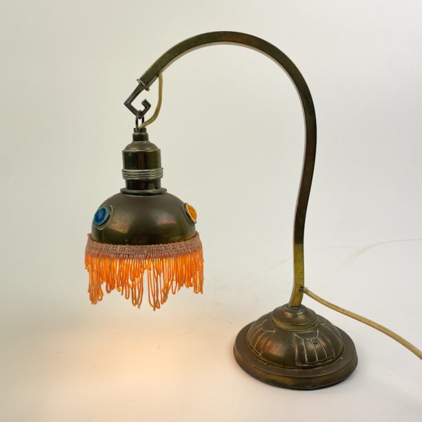 Dekorativ retro messingbordlampe