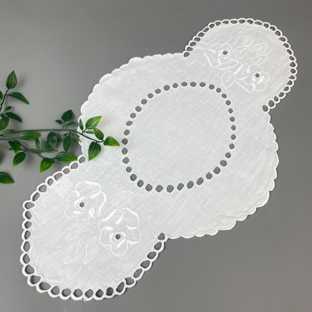 Vintage bordlber med broderi - 55 cm