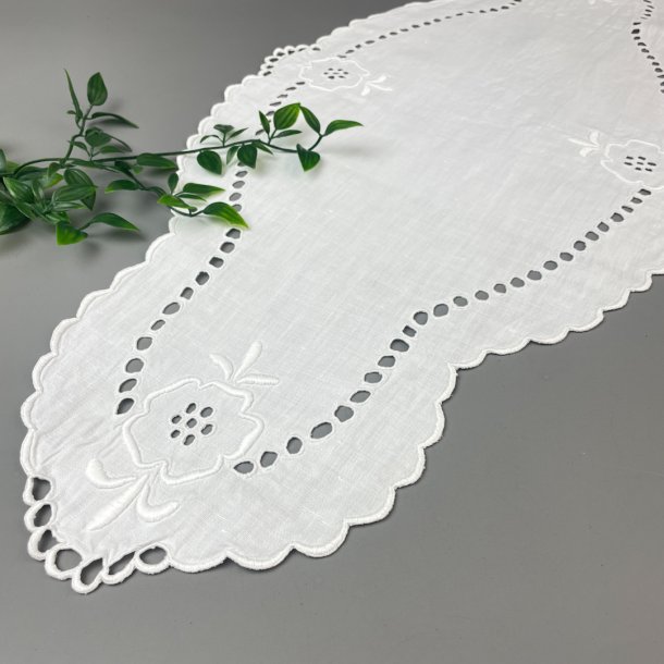 Vintage bordlber med broderi - 81 cm
