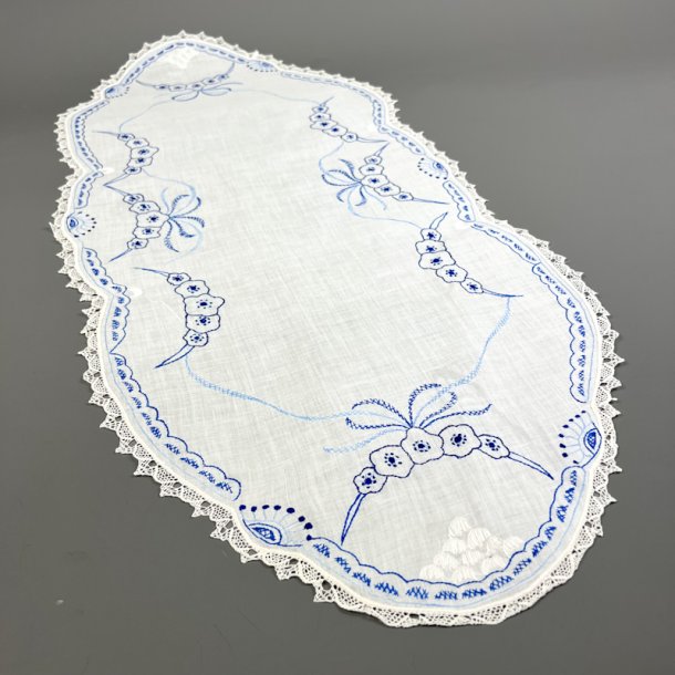 Vintage bordl�ber bl� broderi