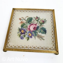 Broderet vintage bordsk�ner