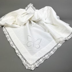 Broderet vintage dug med sommerfuglebroderi � 140 x 140 cm
