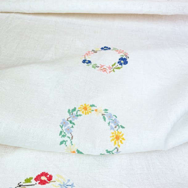 Smuk broderet vintage dug � 170 cm