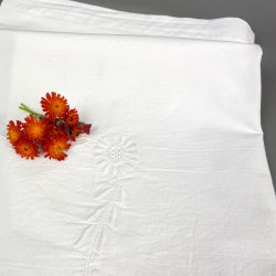 Hvid vintage dug med broderi  120 cm