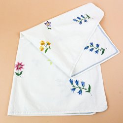 Hvid broderet vintage dug 80 x 80