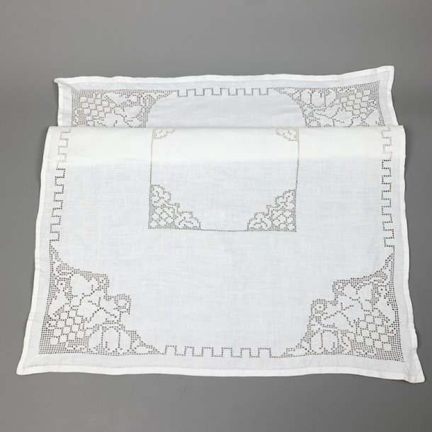 Smuk hvid retro lysedug med broderi � 80 x 80 cm