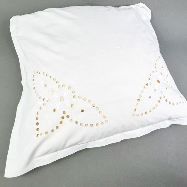 Hvidt vintage pudebetr�k broderi