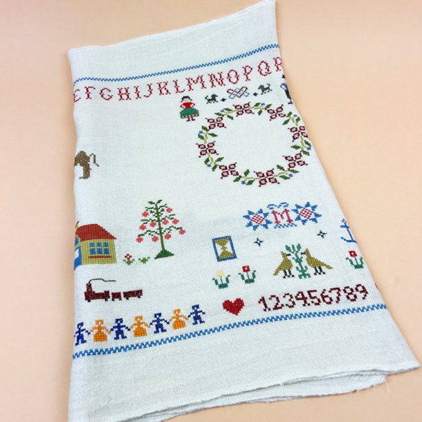 Broderet vintage stof til syprojekt