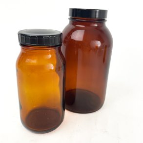 To ravfarvede vintage glas