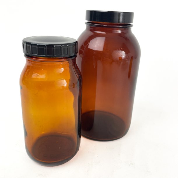 To ravfarvede vintage glas