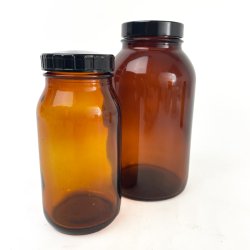 To ravfarvede vintage glas