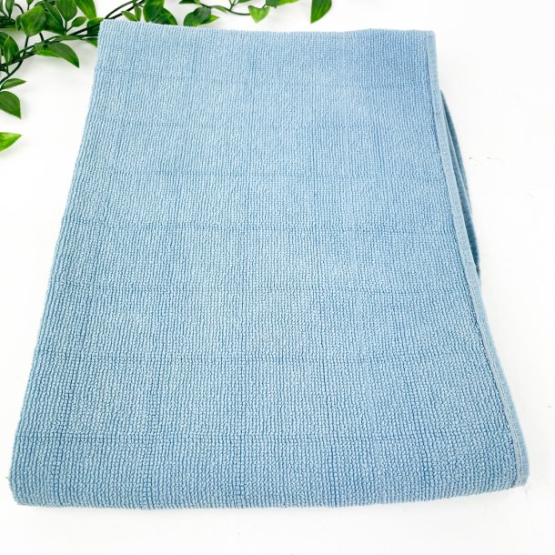 Zwei hellblaue Vintage Handtcher