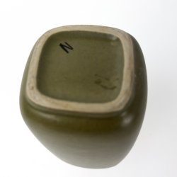 Gr�n vintage keramikvase med blomst