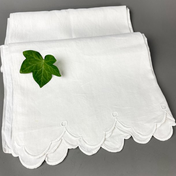 Vintage pyntelagen med broderi