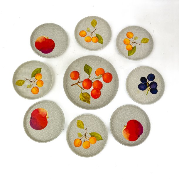 Vintage flaskebakke og otte glasbakker med frugtmotiv