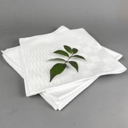 Fire hvide damask mundservietter